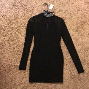 Gorgeous body con black dress!